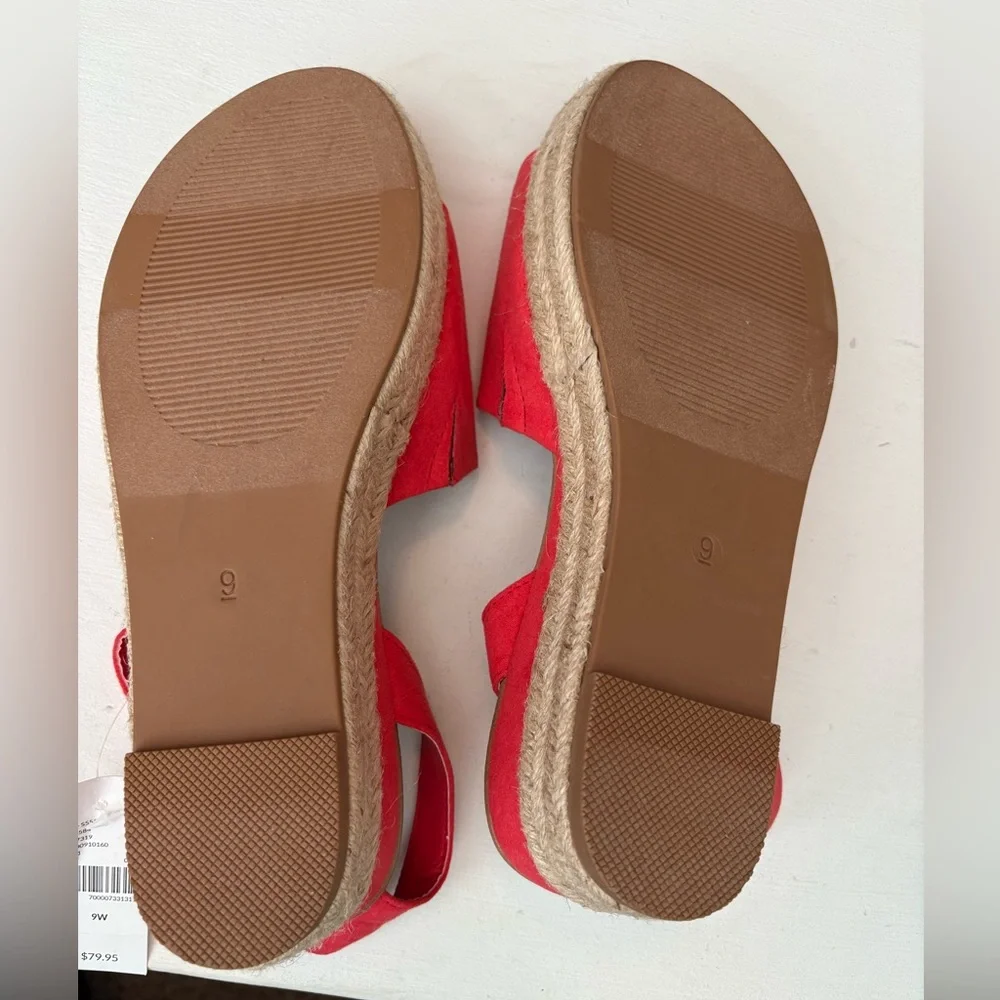 Ladies, 9, Lane Bryant, red sandal, new, great gift, vacation ready! - Picture 5 of 5